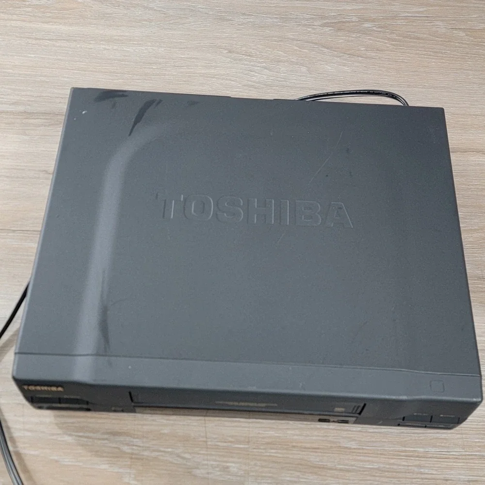 Toshiba M-661 4-Head Hi-Fi Stereo VHS VCR Video Cassette Recorder Black